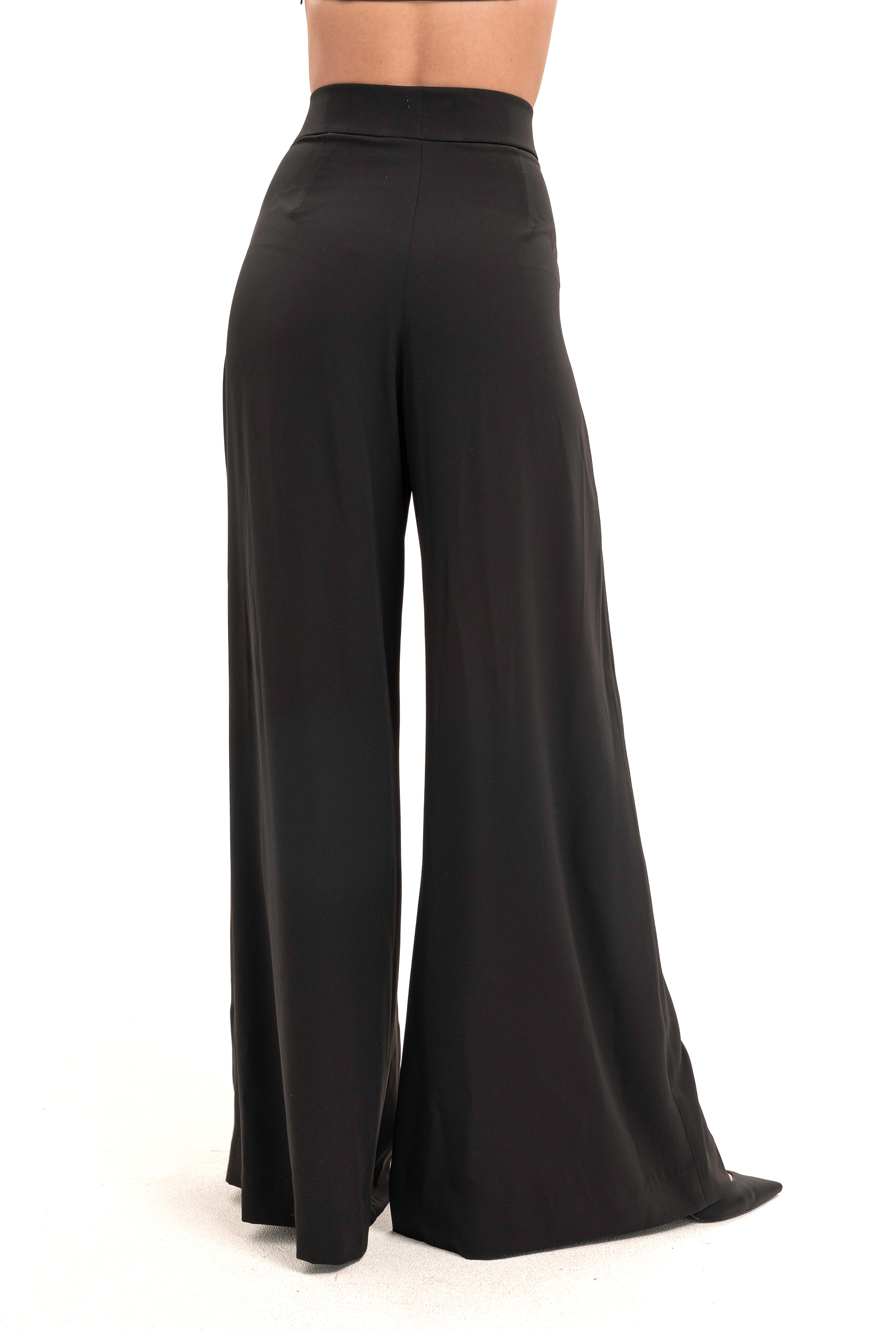 Lili Blanc's Wide Trousers