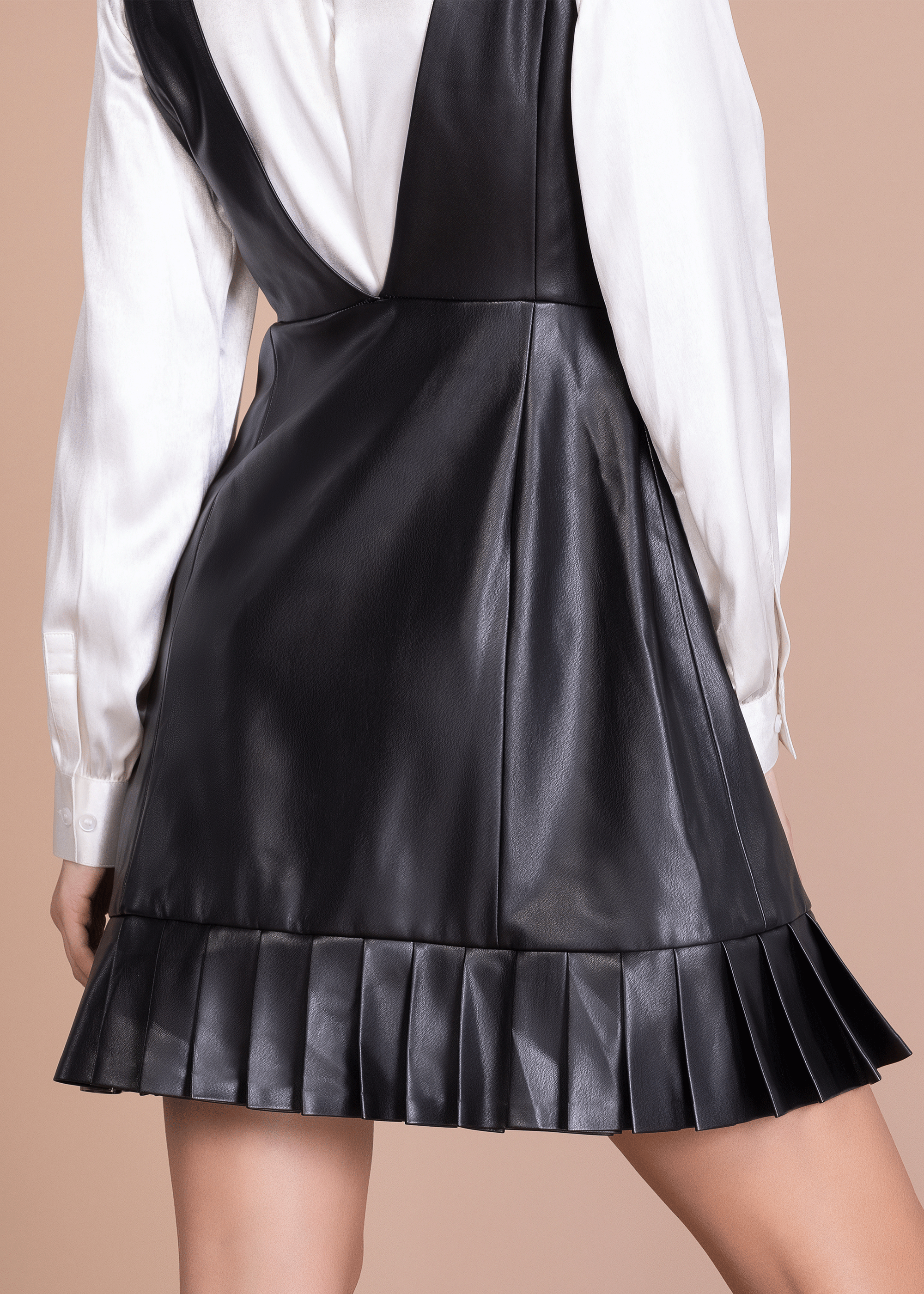 MODEST PINAFORE (B2B)