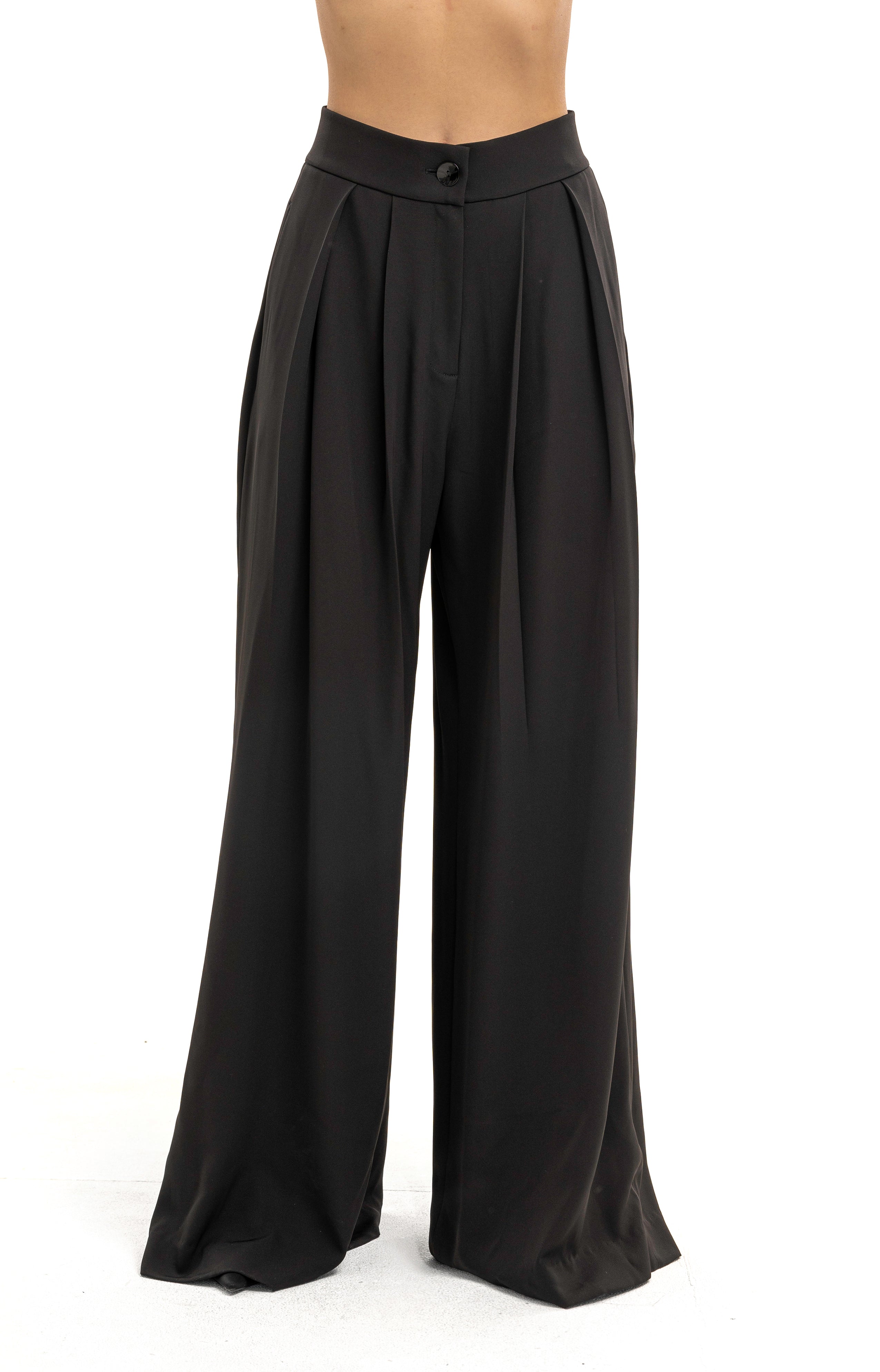 Lili Blanc's Wide Trousers