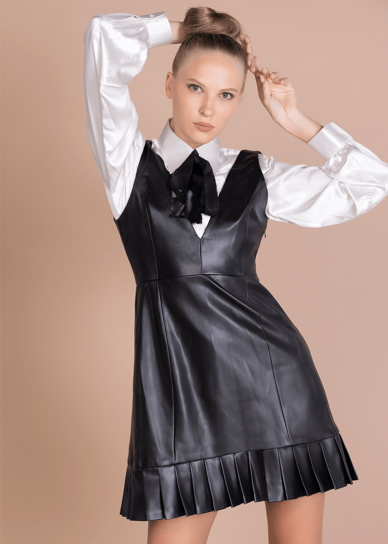 MODEST PINAFORE