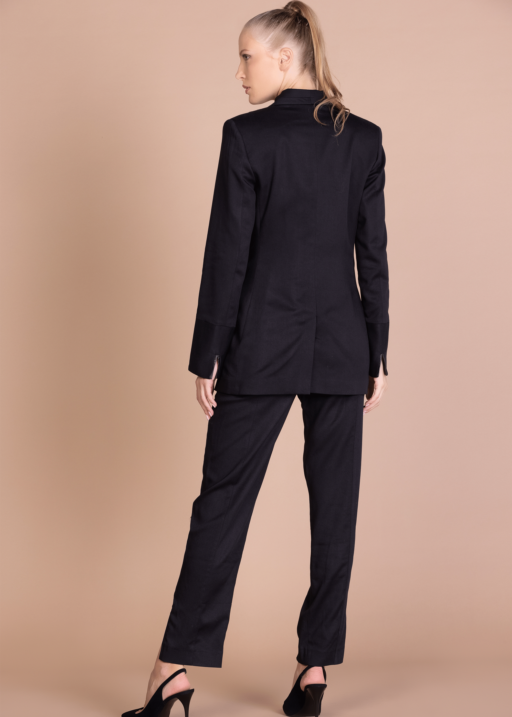 LILI'S NOTCHED COLLAR BLAZER (B2B)