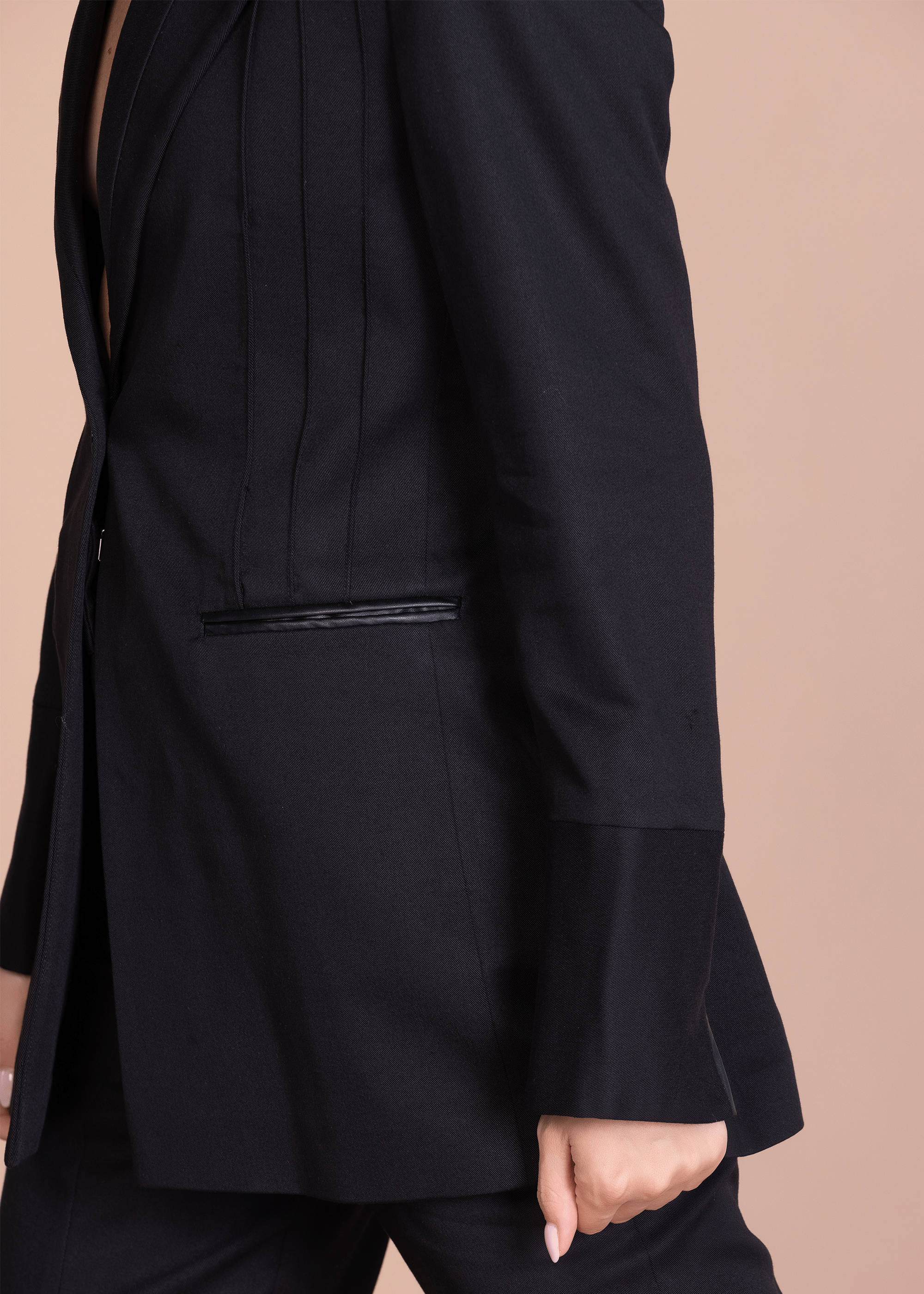 LILI'S NOTCHED COLLAR BLAZER (B2B)