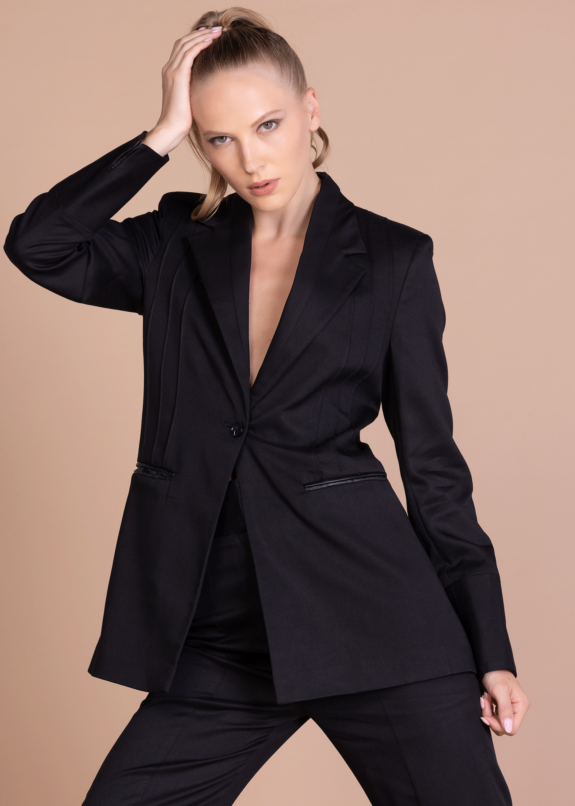LILI'S NOTCHED COLLAR BLAZER (B2B)